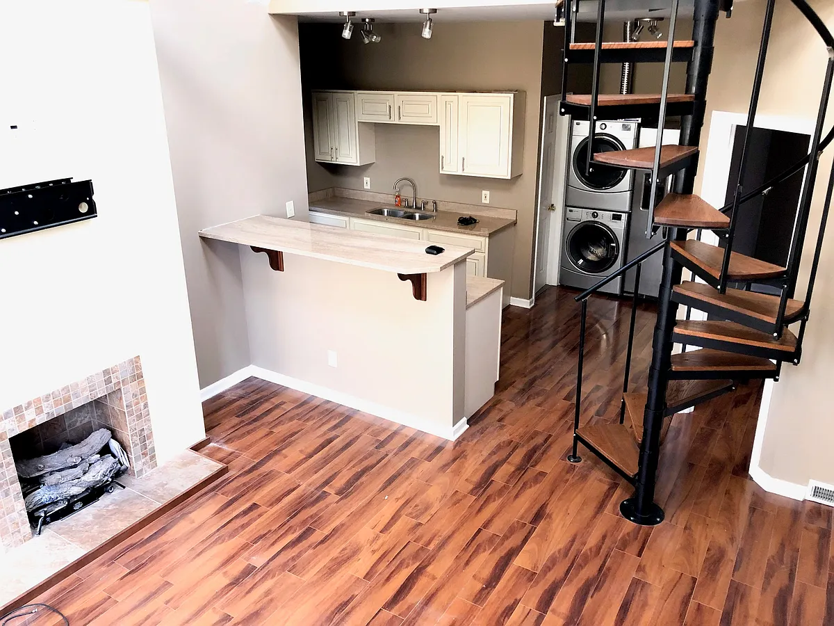 Building Photo - 4105 Clinton Ave #2