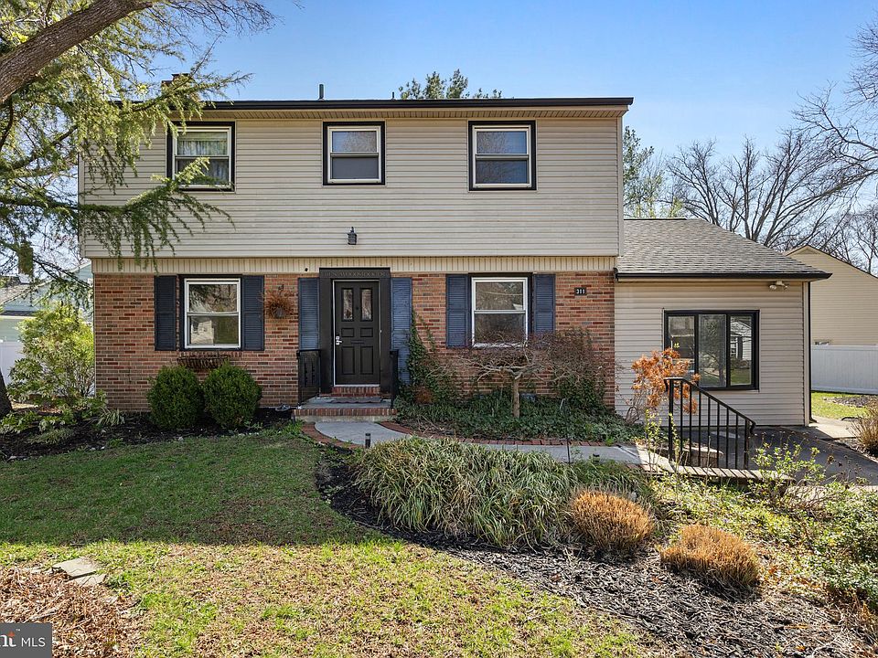 1st image of 311 N Woodstock Dr