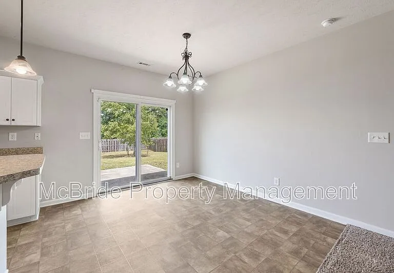 857 Westlawn Dr — Photo 8