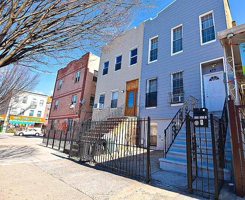 Sold by Sidewalk Realty LLC | media 1