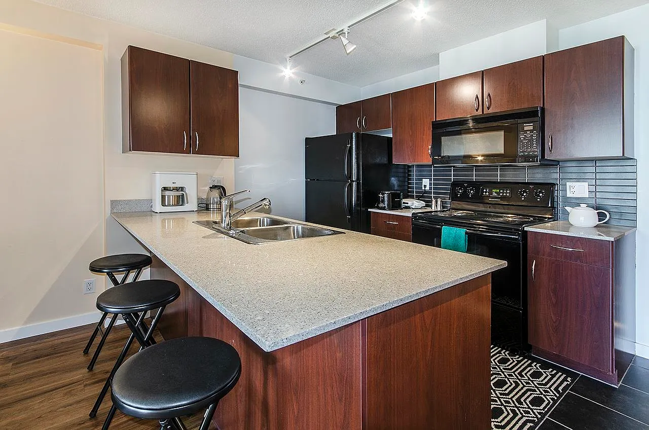 Studio, 450 sqft, $2,300 — Photo 3