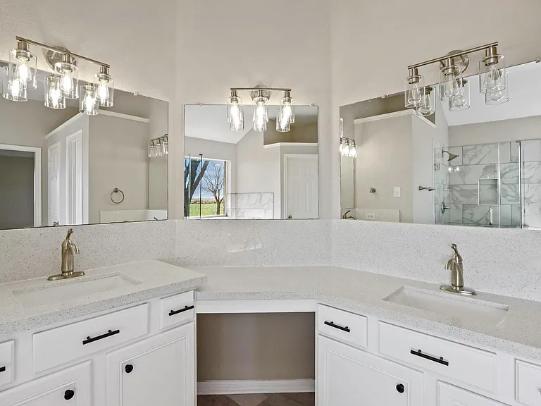 2445 Woods Rd — Photo 16
