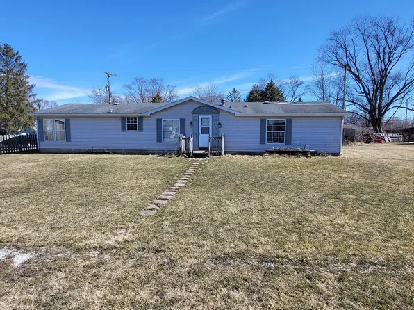 406 S Northwest St, Fisher, IL 61843