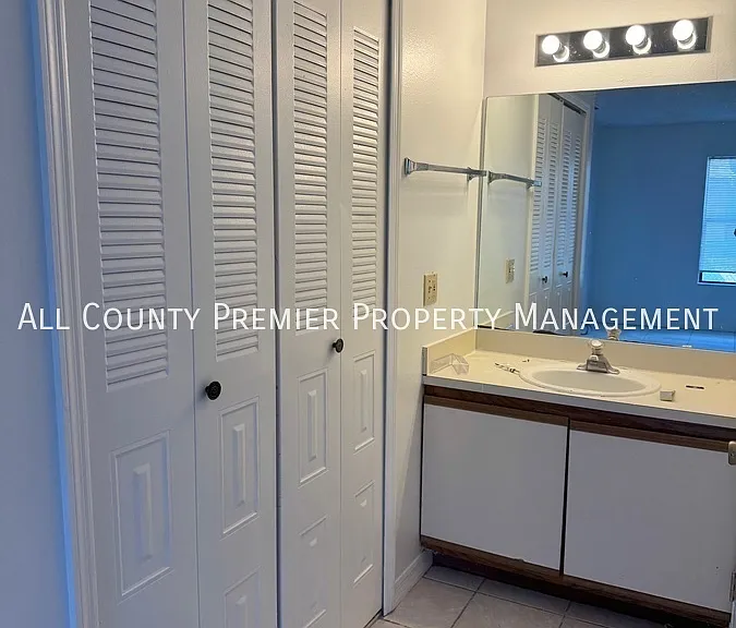 2021 Caribbean Dr S — Photo 8