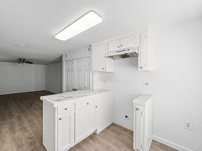 120 E Monterey St #116 — Photo 3