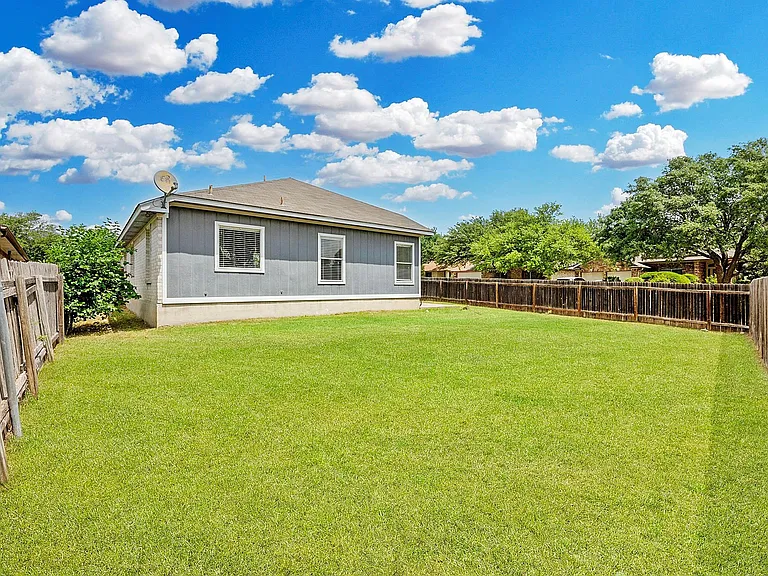 17249 Sandwick Dr — Photo 30