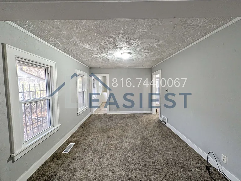 5400 Woodland Ave — Photo 5