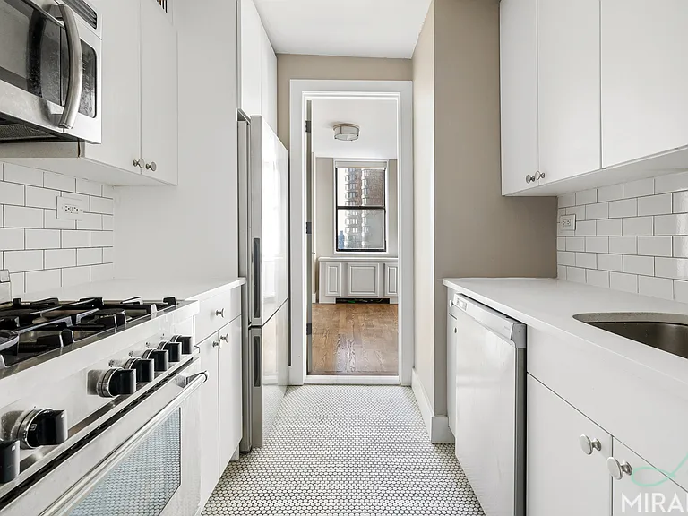 330 E 39th St #25M — Photo 7