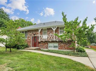 309 NE Sharon Dr, Lees Summit, MO 64063