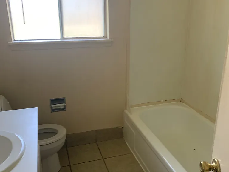 518 G St SE #A — Photo 6