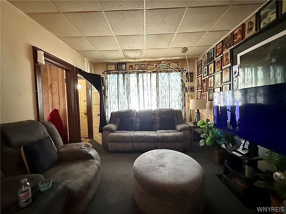 4th image of 27 Lang Ave