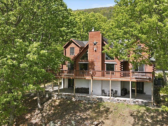 3rd image of 1052 Parkside Dr