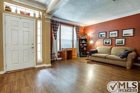 4th image of 2502 Logan Dr