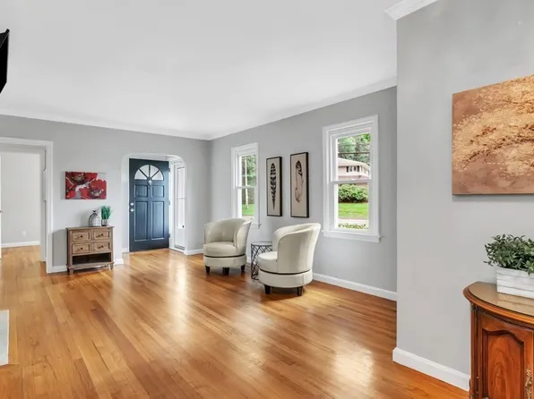 111 Maple St, East Longmeadow, MA 01028