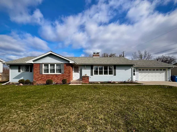 1844 Englewood Dr, Bay City, MI 48708
