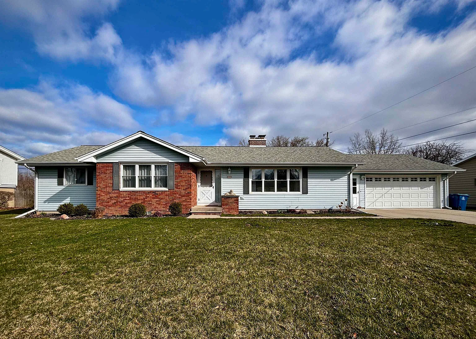 1844 Englewood Dr photo 1