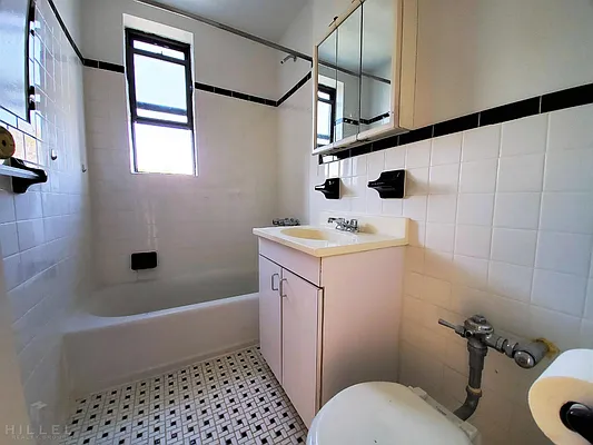 Rented by Hillel Realty Group | media 17