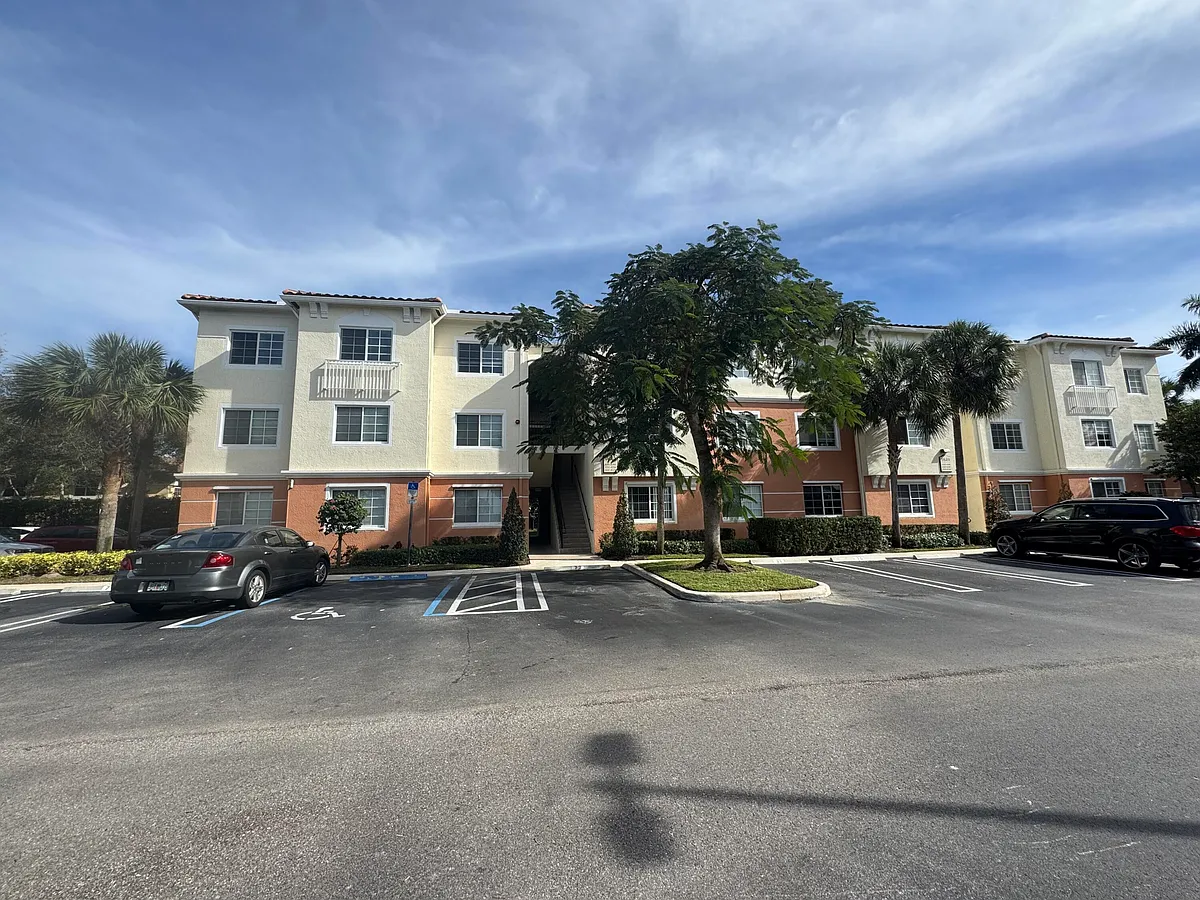 Building Photo - 9849 Baywinds Dr #8204