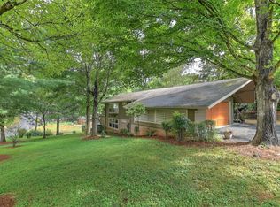 1818 McClellan Dr, Johnson City, TN 37604