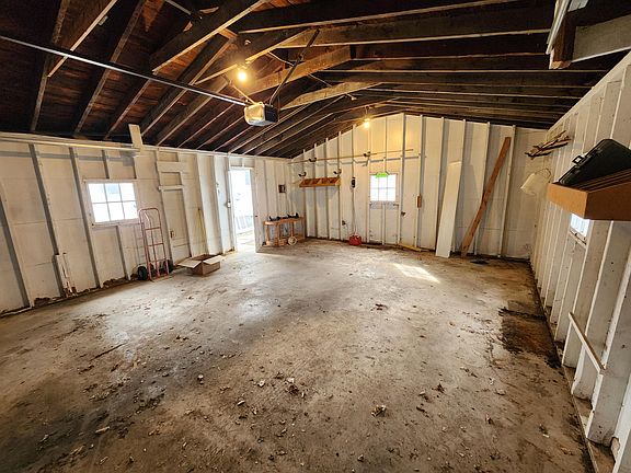 4th image of 720 E 3rd Ave