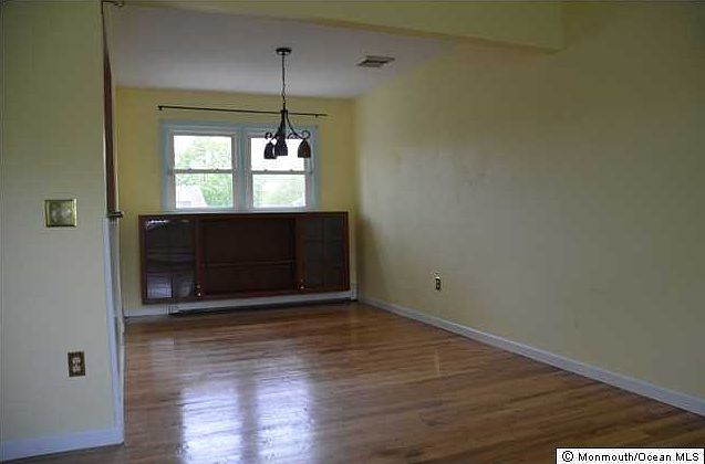2nd image of 2402 Fairview Drive