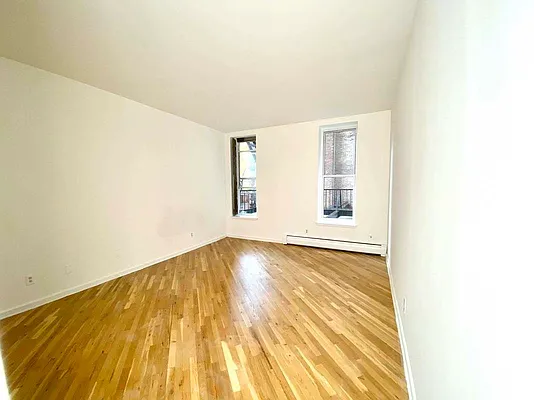 Rented by Waldstar Real Estate LLC | media 6