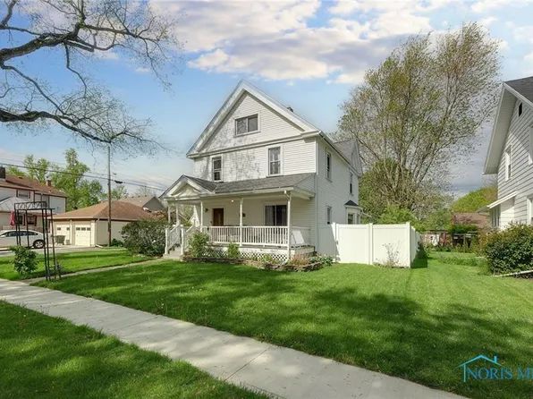 411 Maple St, Pemberville, OH 43450