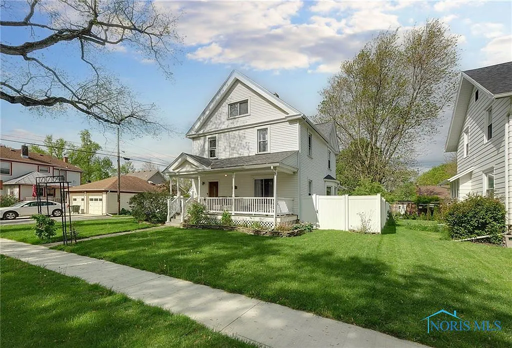 411 Maple St photo 1