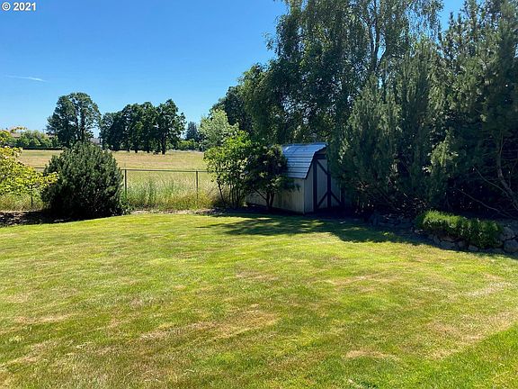 4th image of 2113 NE 151st Cir