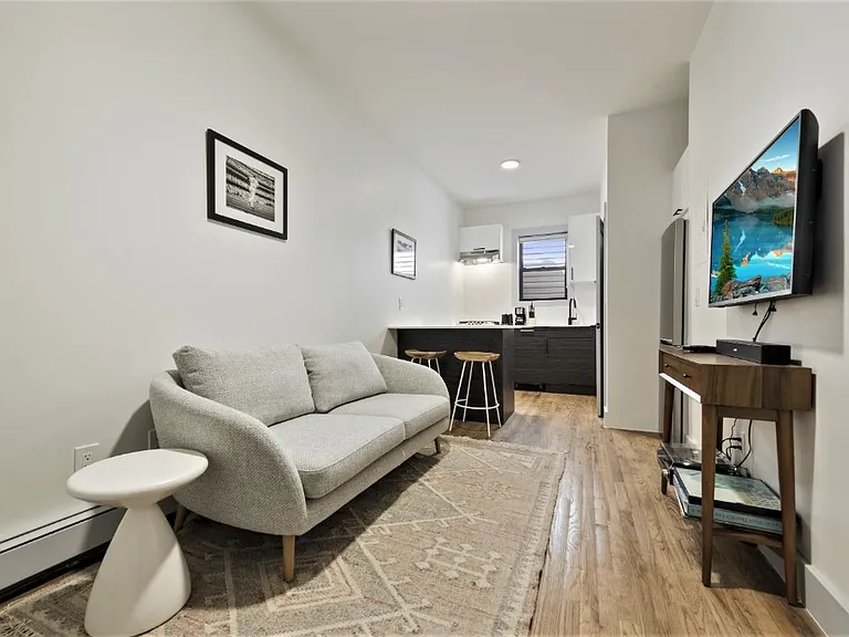 68 N 8th St #2LR — Photo 1