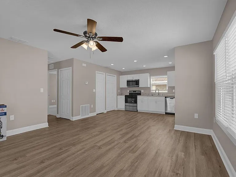 324 Avenue Y NE #B — Photo 13