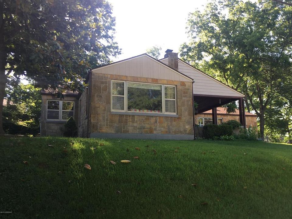 1st image of 135 Bolton Dr