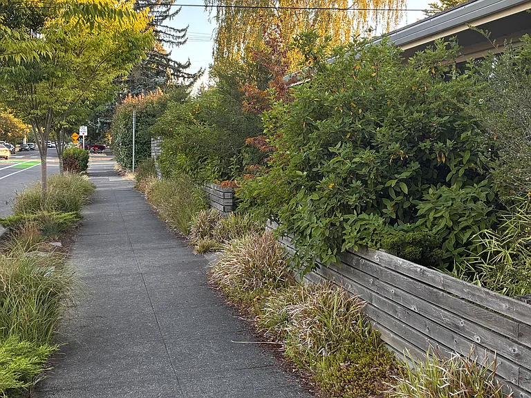 6112 N Lovely St — Photo 4