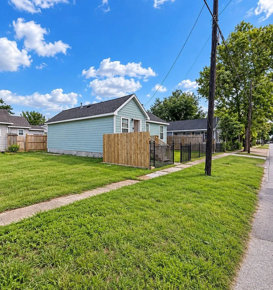 2 bed, 1.5 bath, 1072 sqft, $1,700 — Photo 4