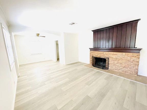 4th image of 1212 E Vine Ave