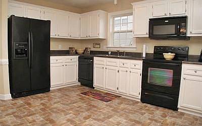 4th image of 3520 Palmetto Dr