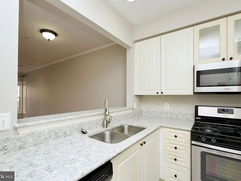 2324 Henshaw Pl #3 — Photo 9