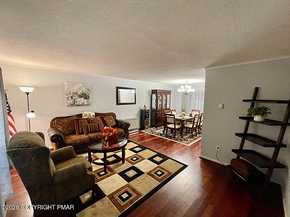3rd image of 2105 Larkspur Ln