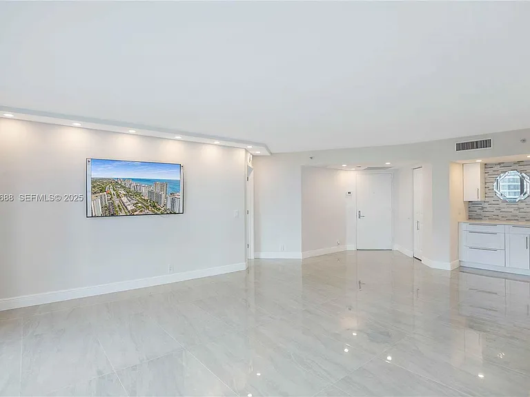 3500 Mystic Pointe Dr #1206 — Photo 26