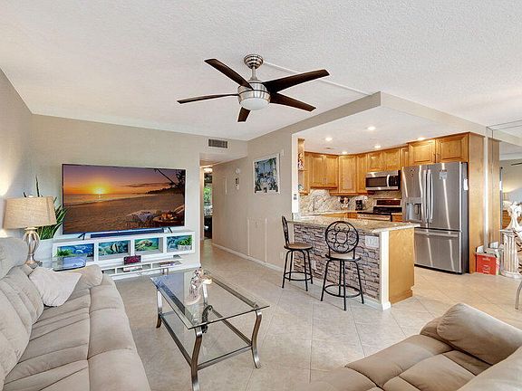 2nd image of 3054 Rexford C