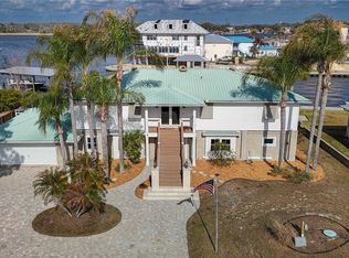 2225 N Watersedge Dr, Crystal River, FL 34429