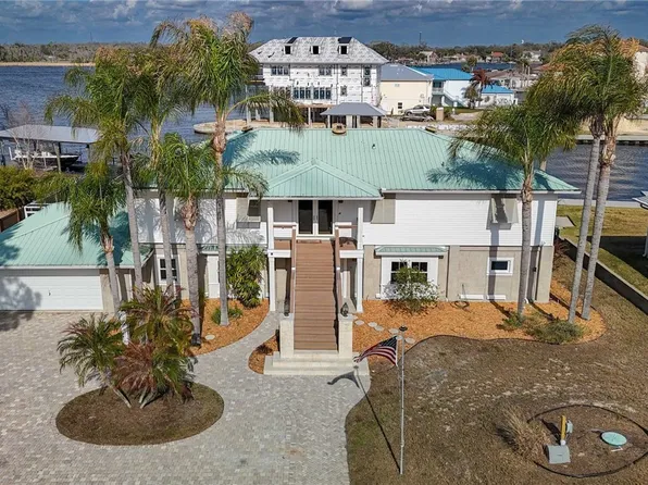 2225 N Watersedge Dr, Crystal River, FL 34429