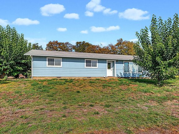 3rd image of 10994 Agate Rd