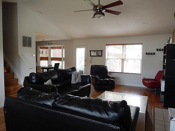 4th image of 608 Weeping Willow Ln