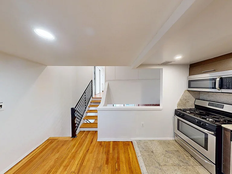 10 Jones St #5E — Photo 5
