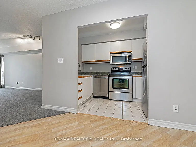 2261 Lake Shore Blvd W #1012 — Photo 6