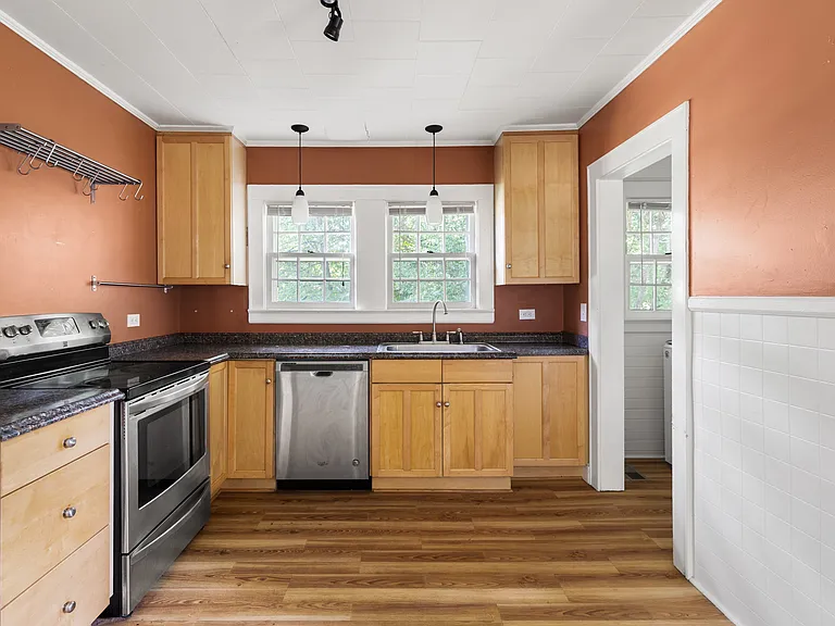 1806 Green St — Photo 9