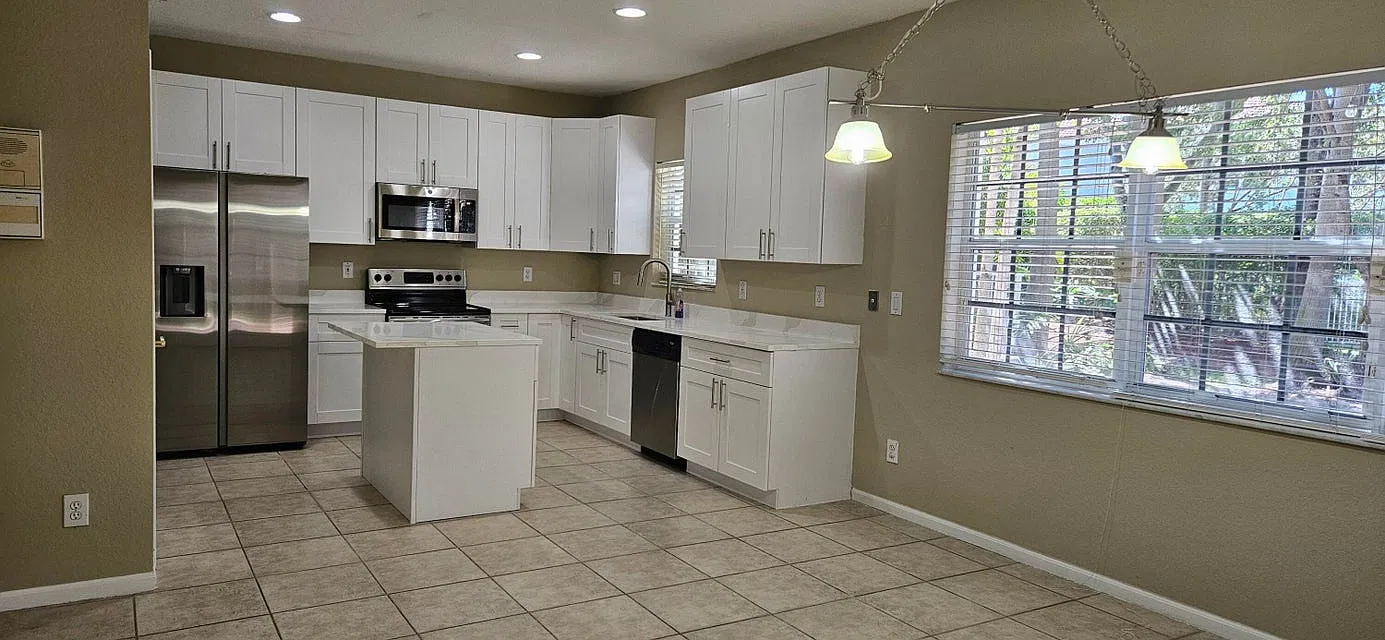 5 bed, 2476 sqft, $4,600 — Photo 3