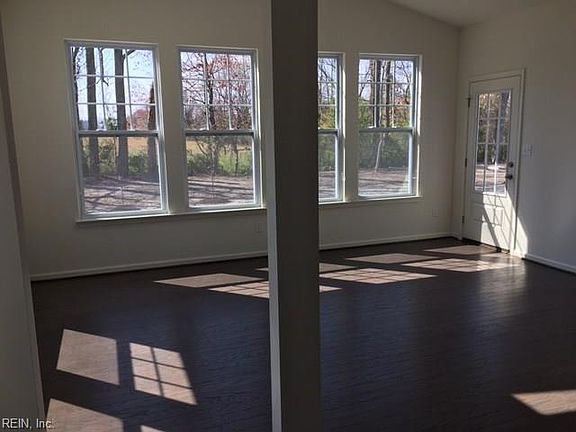 Similar photo of the sunroom.