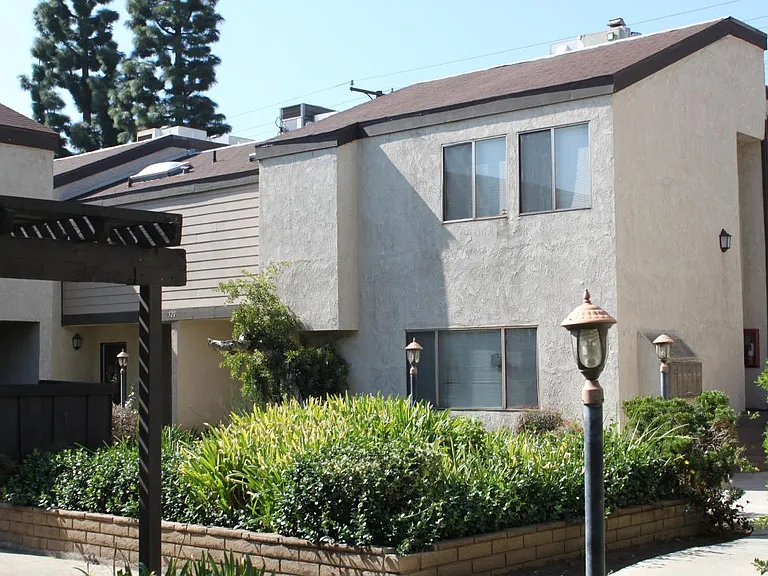 324 N San Antonio Ave — Photo 5